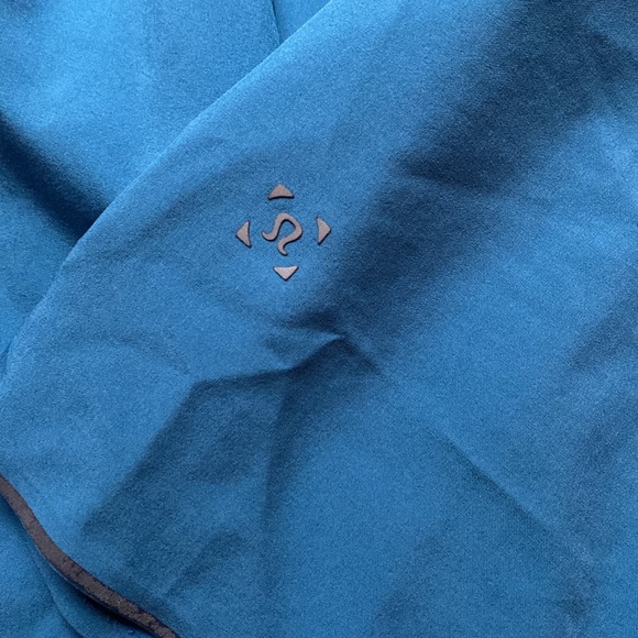 Men’s lulu lemon shorts - Picture 2 of 2